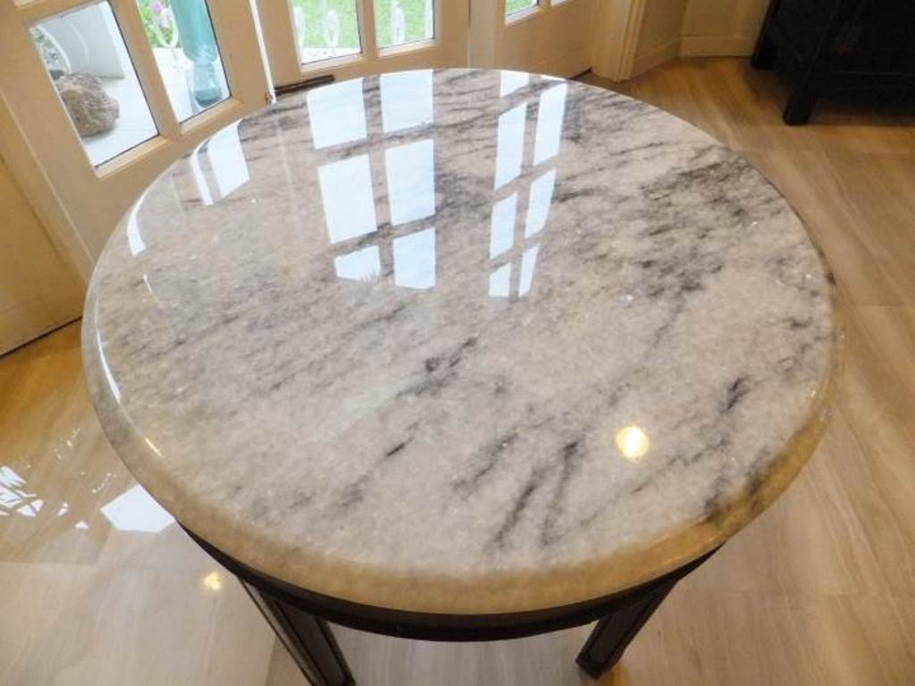 Đánh bóng phục hồi bề mặt bàn đá